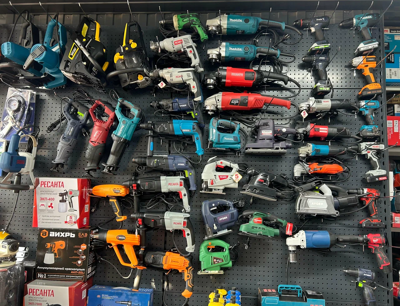 Бизнес на прокате инструмента 2026: смета на 1.5 млн, скоринг клиентов и защита оборудования от ломбардов