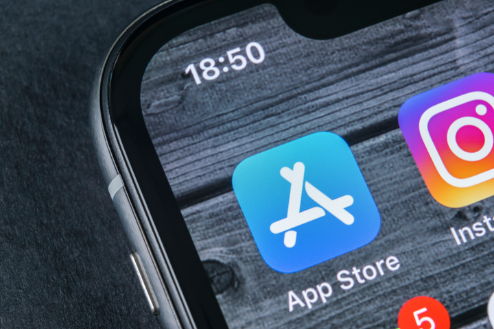 Apple прекратила обработку платежей в российском AppStore: покупки и подписки возможны только через баланс Apple ID