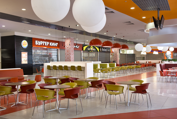 Прибыль «Вкусно — и точка», «Бургер Кинга» и Rostic’s пошла вниз: почему сети фастфуда стали зарабатывать меньше