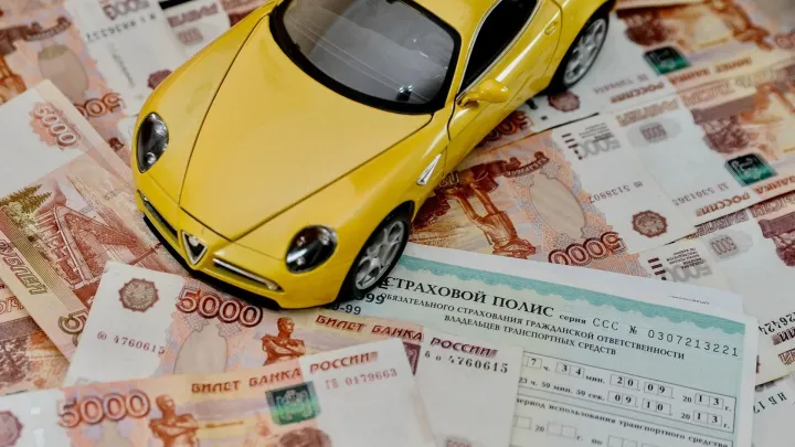 Вкладчики забирают деньги из банков и покупают авто: продажи машин в России выросли на 15% за апрель